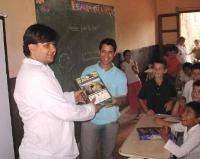 Reanudan la entrega de la Caja Educativa en las escuelas.