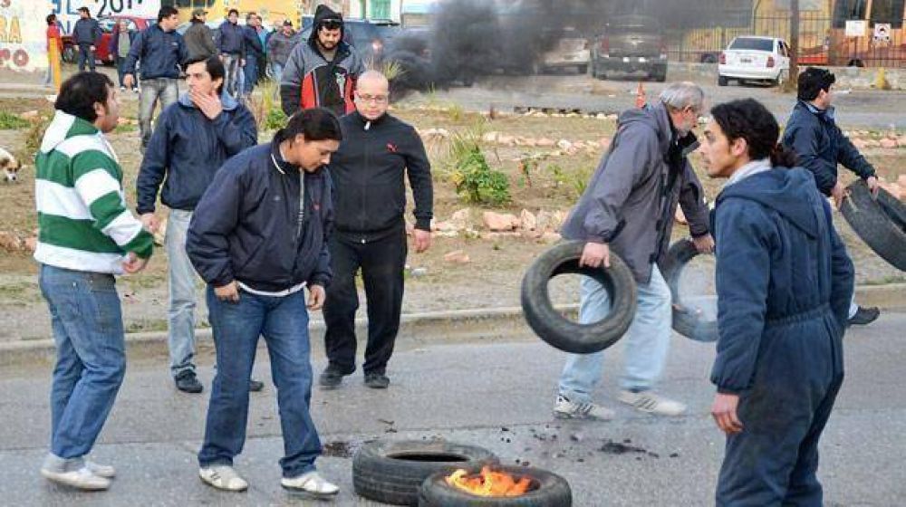 Choferes de Urbano cortaron la ruta 3