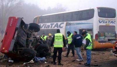 Cuatro muertos y veintitr�s heridos: Tr�gico accidente de micro que viajaba a Caleta Olivia