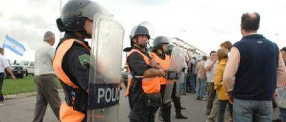 En Chivilcoy montaron un escuadrn policial para evitar los escraches a Nstor Kirchner