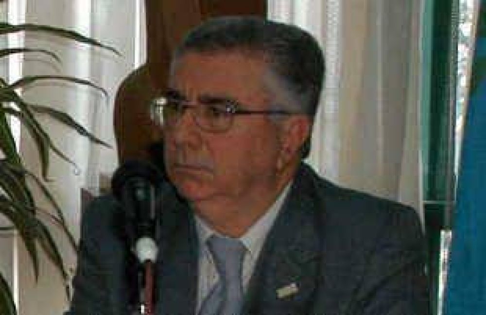 Intercambio de adjetivos El vecinalismo est� que arde en San Mart�n