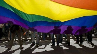Seminario promete 'curar' la homosexualidad en Paran�