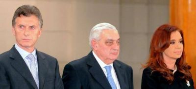 A dos metros de Macri, Cristina lo llam� �procesado�