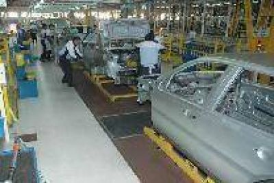 Fiat moder� las ca�das de Iveco y Renault