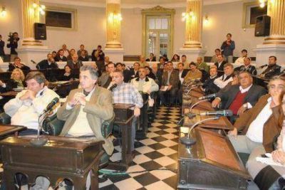 Intendentes exigen la aprobaci�n de cr�ditos