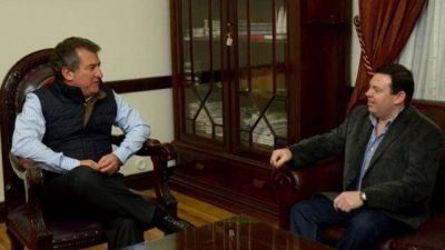 Urribarri se reuni� con el presidente de Indavisa