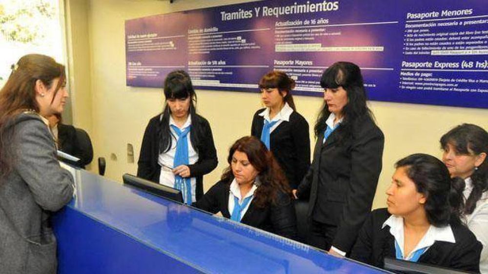 Atienden m�s de 300 personas por d�a en el Centro de Documentaci�n R�pida