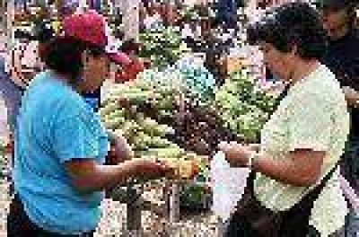 Un trueque de verduras para enfrentar la crisis