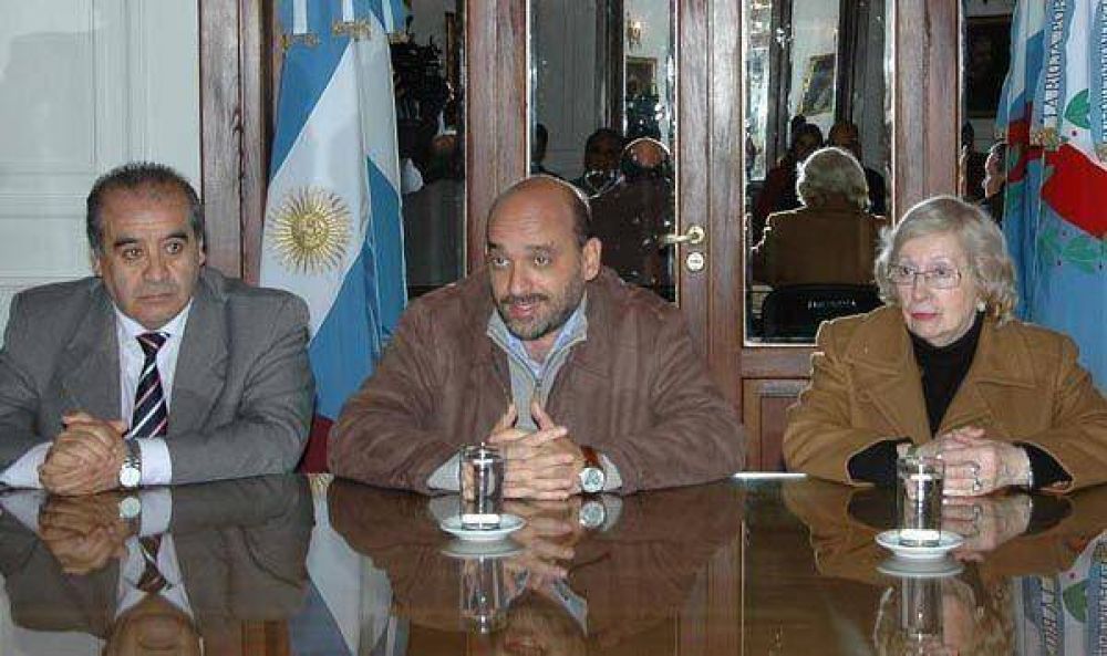 Jubilados riojanos ya pueden acceder a la Tarjeta Argenta
