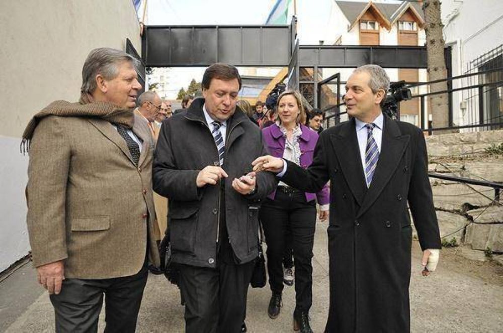  Alak insiste: niega salidas de presos a actos pol�ticos 
