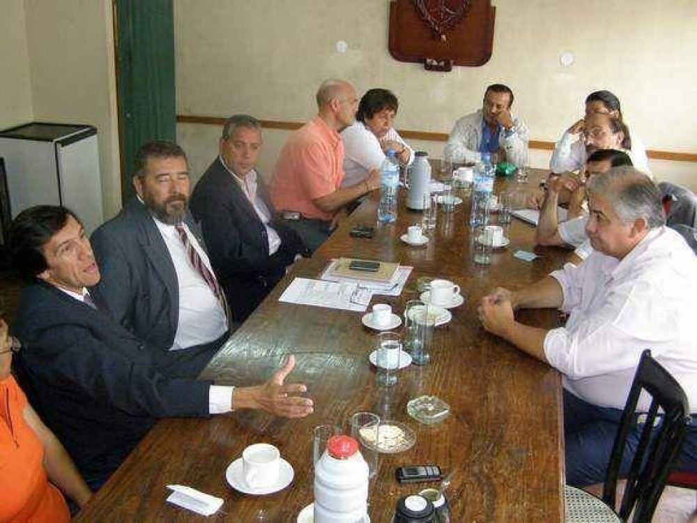 Secretarios municipales visitaron el Concejo Deliberante.