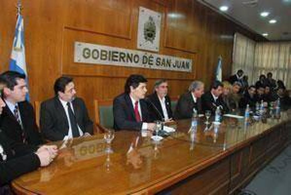 El Gobierno entreg� escrituras gratuitas