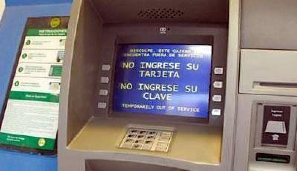 El gobierno de Peralta vuelve a pagar los sueldos con tope