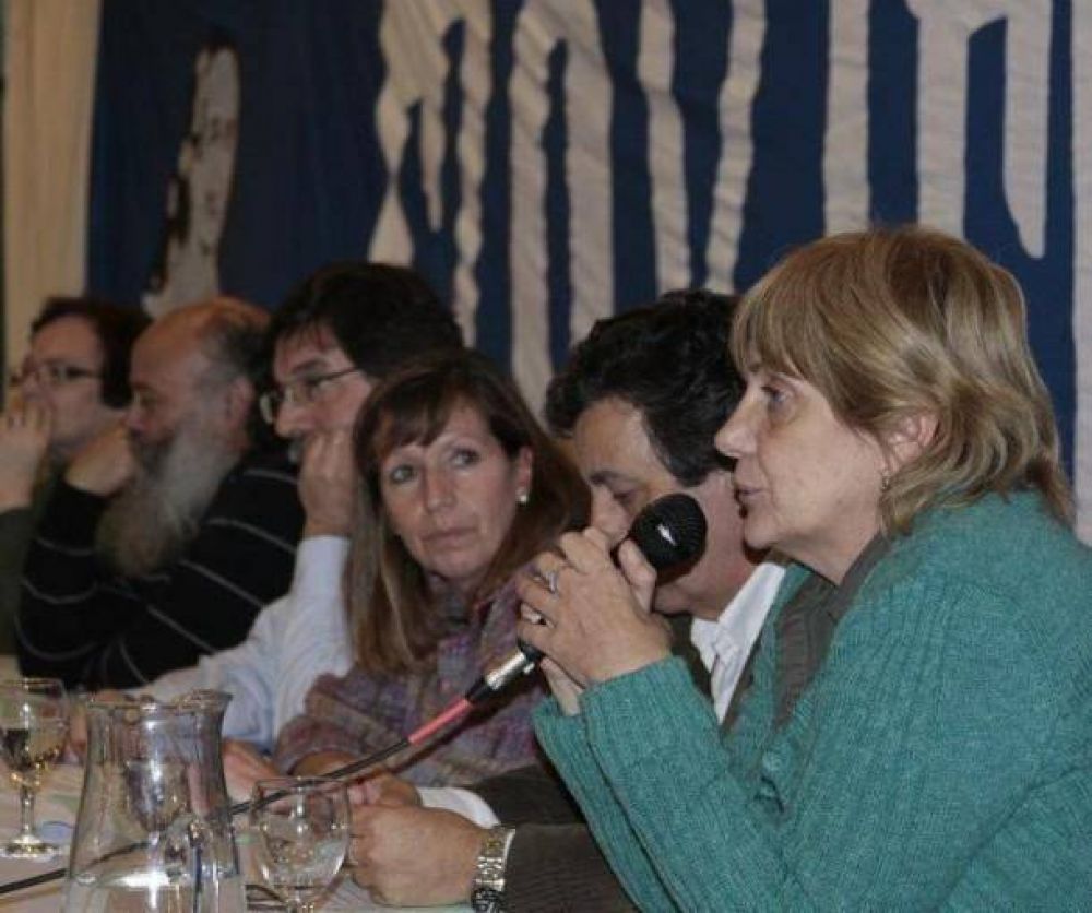 Diputada Adela Segarra particip� de encuentro de Educaci�n Popular