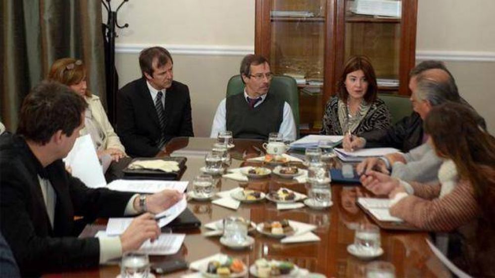 Buscan reducir los costos impositivos para las viviendas del plan Procrear