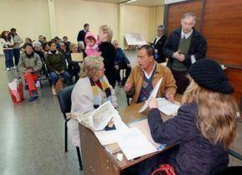 Se contin�a entregando escrituras a vecinos