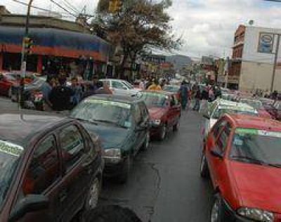 Remiseros dicen que tambi�n son 