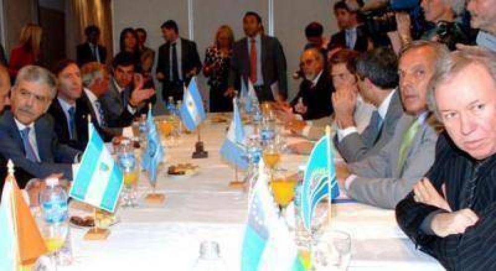 Weretilneck particip� de la reuni�n de la OFHEPI con el ministro De Vido