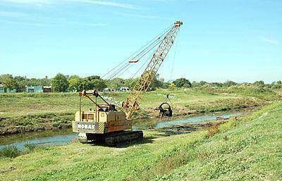Contin�a la limpieza del Arroyo Fari�ango.