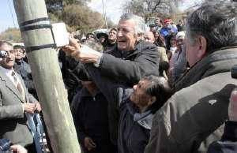 Ahora llevar�n la luz a un pueblo que est� a 171 km