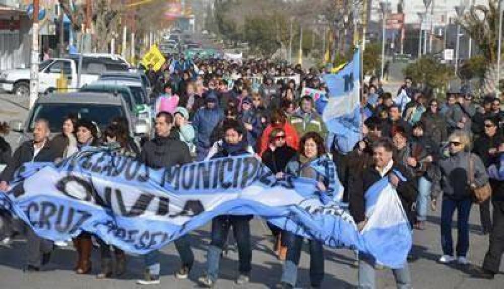 Importante movilizaci�n de los trabajadores municipales Caletenses