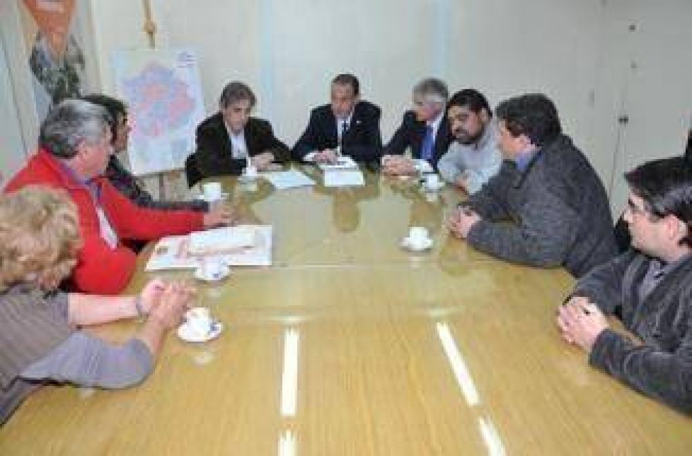 El ministro Arrieta se reuni� con productores periurbanos