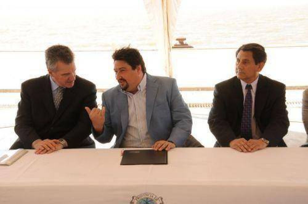 Closs: �Apostamos a poner en marcha las f�bricas que est�n paradas�