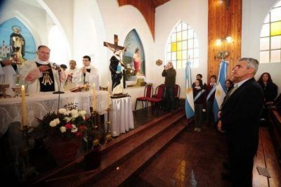 La Toma: Jorge D�az particip� de la misa conmemorativa del 75 aniversario de la Iglesia Santo Domingo de Guzm�n