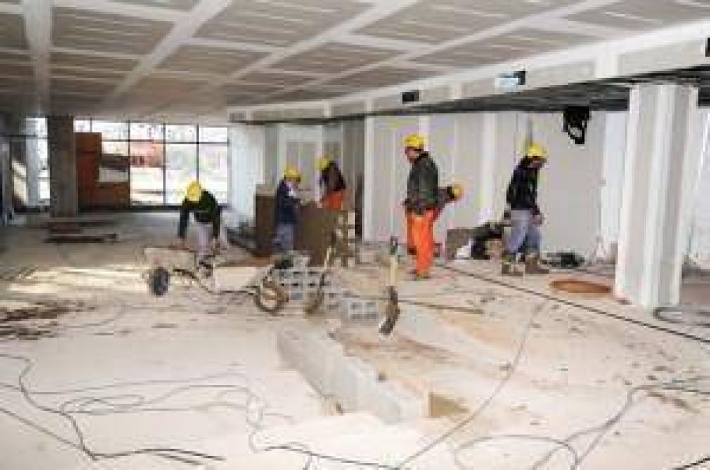 Concejales visitaron las obras de la Estaci�n de Interconexi�n Regional de �mnibus