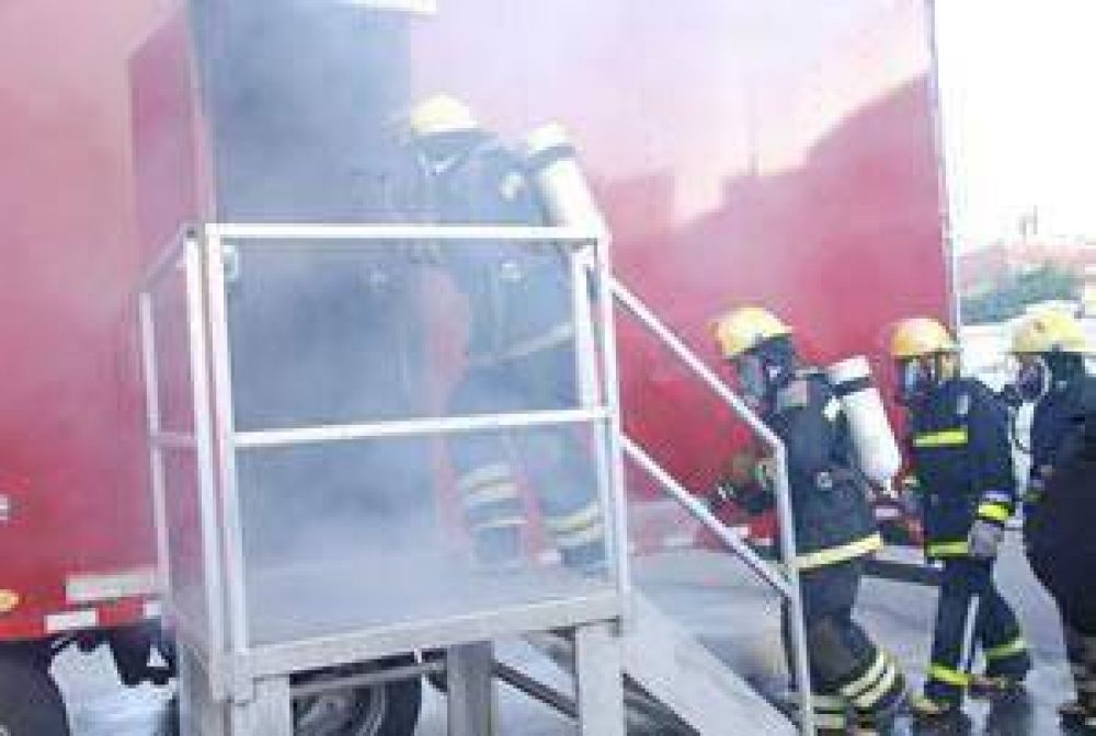 Bomberos voluntarios se capacitan