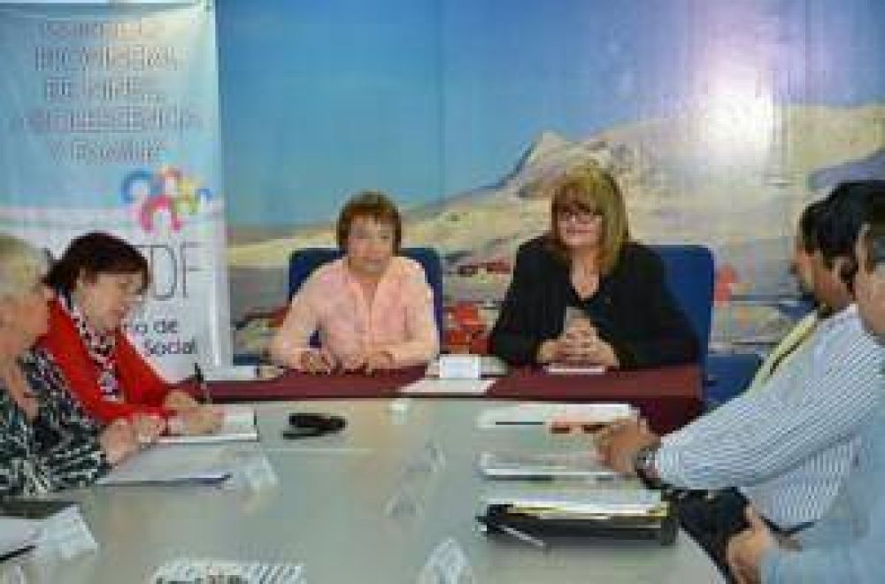 La Gobernadora R�os particip� de la Sesi�n del Consejo Provincial de Ni�ez, Adolescencia y Familia