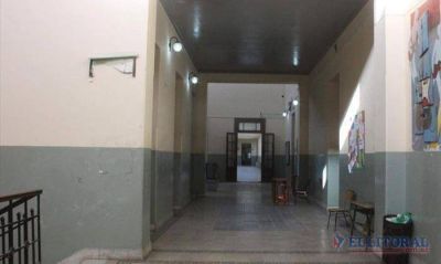 En la Regional no hubo clases por falla en ca�er�as de agua