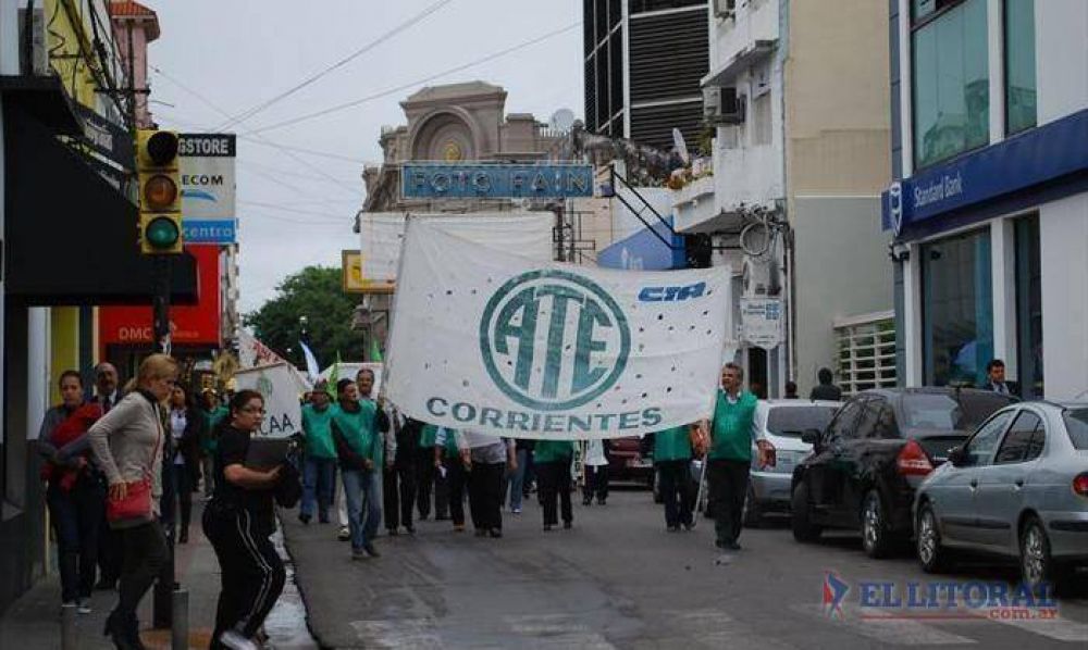 Estatales marchan hoy desde Invico hasta Casa de Gobierno