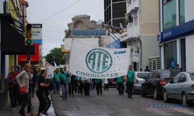 Estatales marchan hoy desde Invico hasta Casa de Gobierno