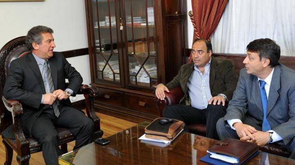 Urribarri le abre la puerta institucional al bustismo