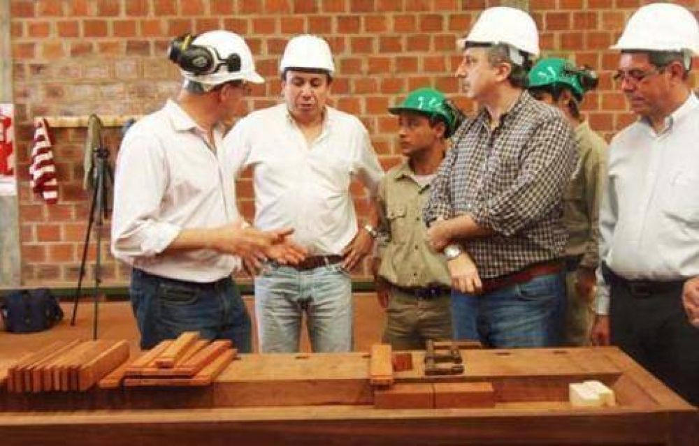 Comenz� a funcionar planta de muebles en Garuhap�-M�