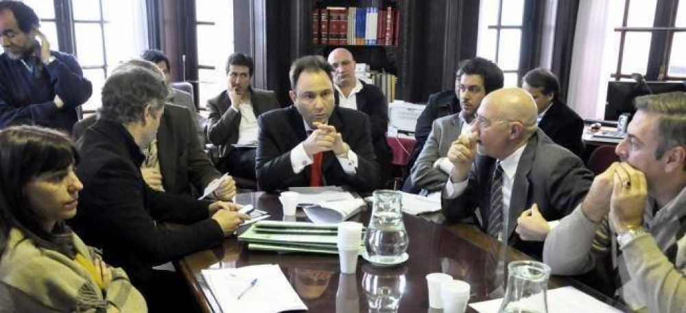 El PRO negocia a contrarreloj para conseguirle 220 millones a Moyano