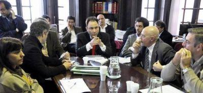 El PRO negocia a contrarreloj para conseguirle 220 millones a Moyano