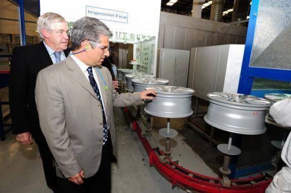 Poggi visit� la empresa Polimetal