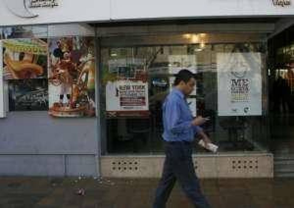 Incertidumbre en agencias de viaje, por cepo al d�lar