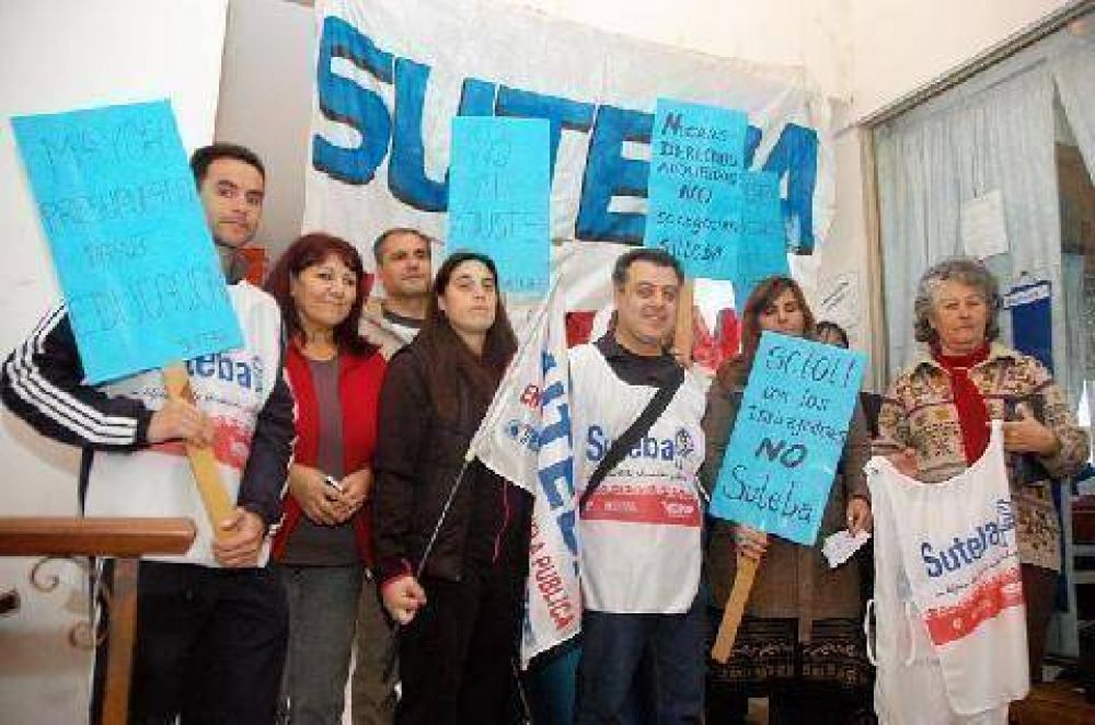 Suteba tom� la Secretar�a de Asuntos Docentes ante los recortes en educaci�n