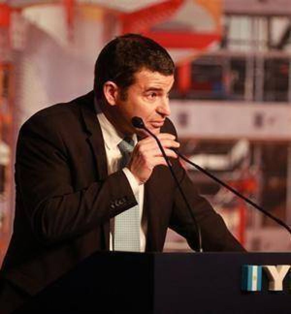 El Gobierno fijar� los precios de los combustibles al nivel de YPF