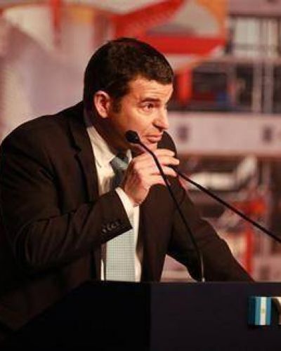 El Gobierno fijar� los precios de los combustibles al nivel de YPF