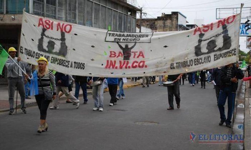 Empleados del Invico y tambi�n de Desarrollo Humano marcharon a Casa de Gobierno