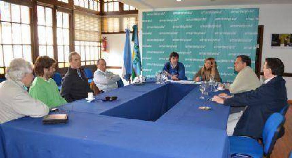 Pablo Fern�ndez se reuni� con miembros de la C�mara de Balnearios