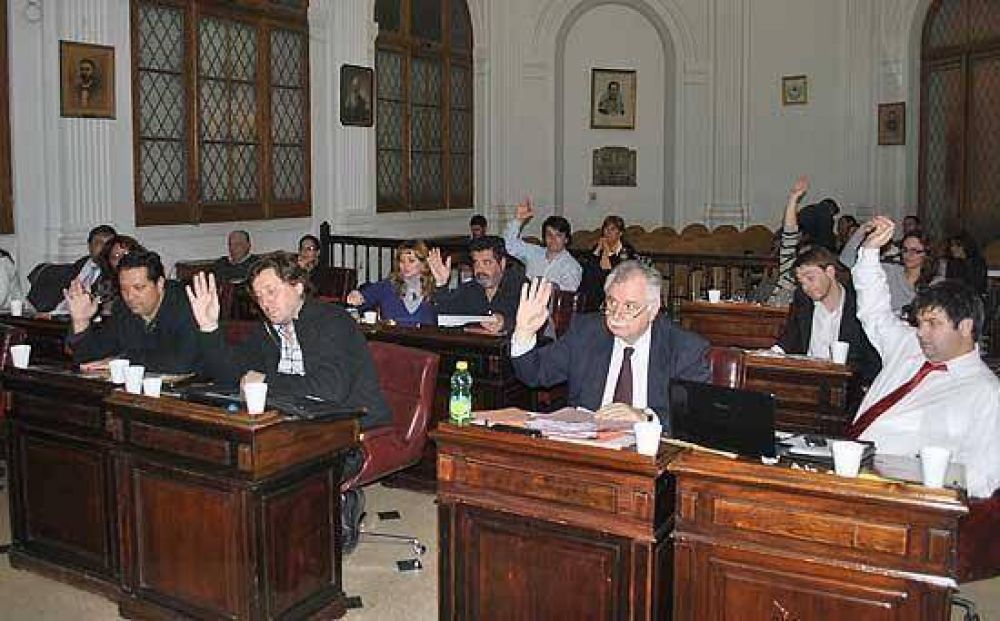 El Concejo Deliberante debati� cuatro proyectos sobre la tragedia del puente Sarmiento