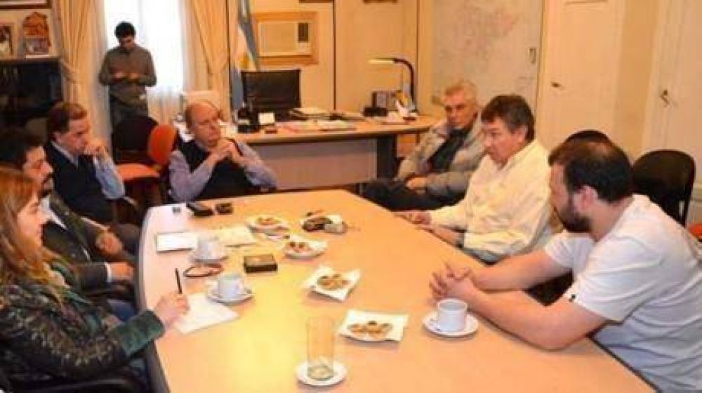 Yauhar se reuni� con Di Pierro para hablar de la crisis pesquera local