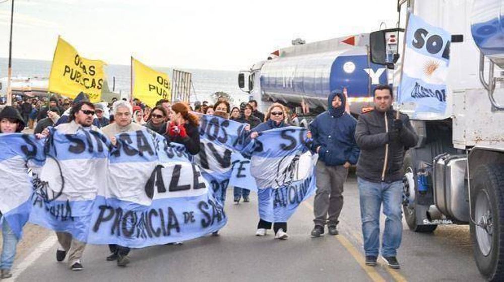 Protesta de municipales de Caleta se plant� en la ruta