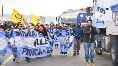 Protesta de municipales de Caleta se plant� en la ruta