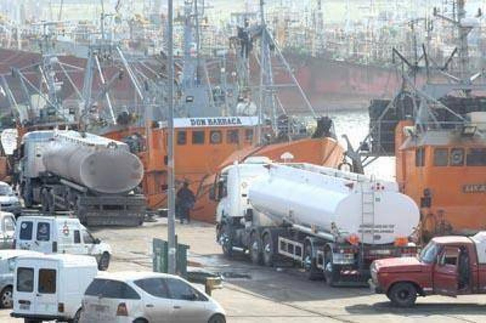 Escasez de gas oil y problemas financieros condicionan la salida de las embarcaciones